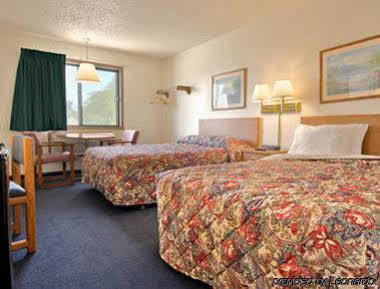 Motel Super 8 By Wyndham Columbus Exterior foto